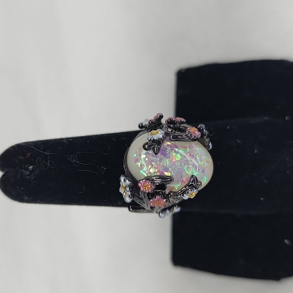 NWOT OPAL DAISY RING - Picture 1 of 7